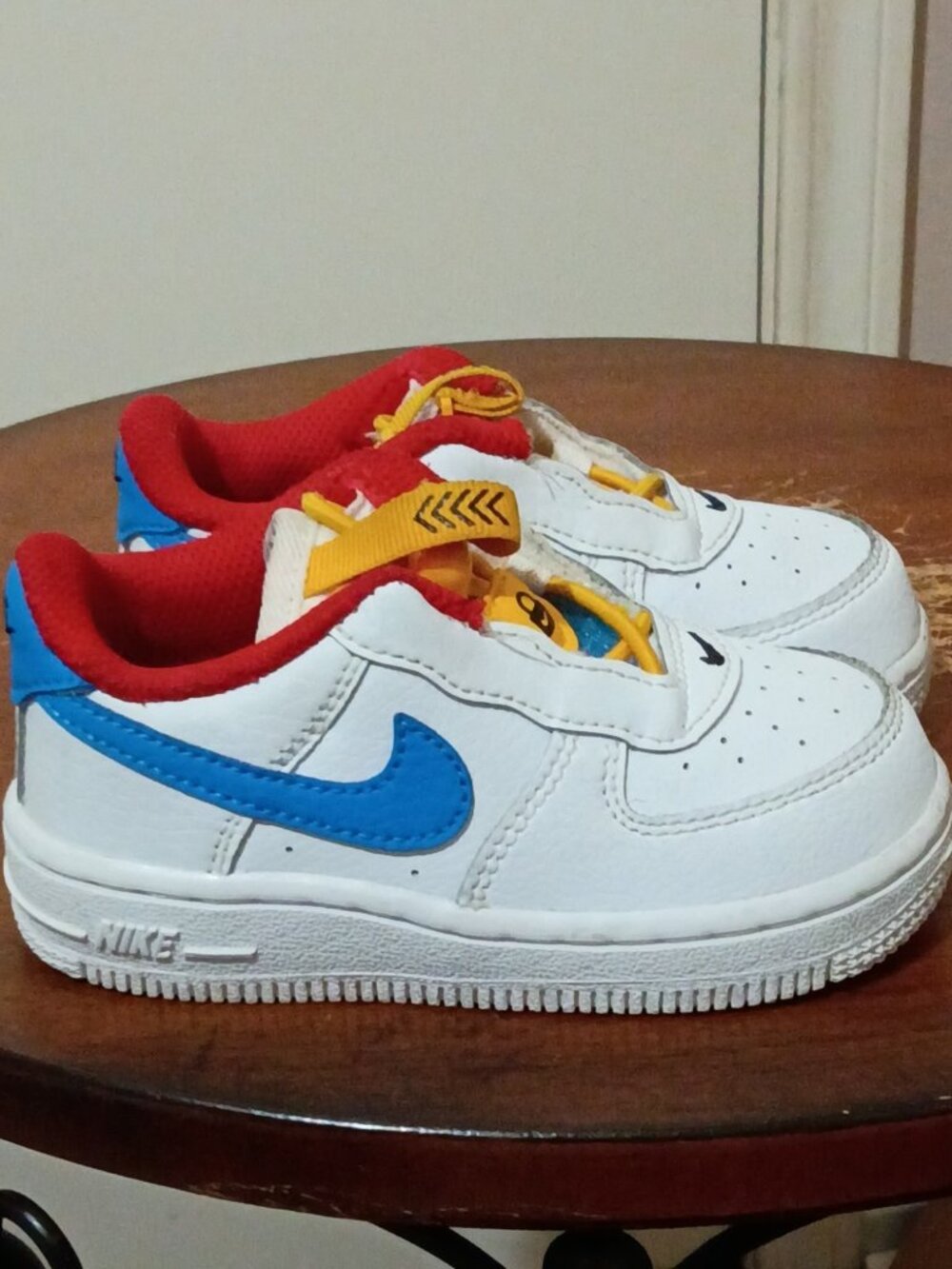 Nike Kids White Sneakers with Blue Swoosh and Red Collar